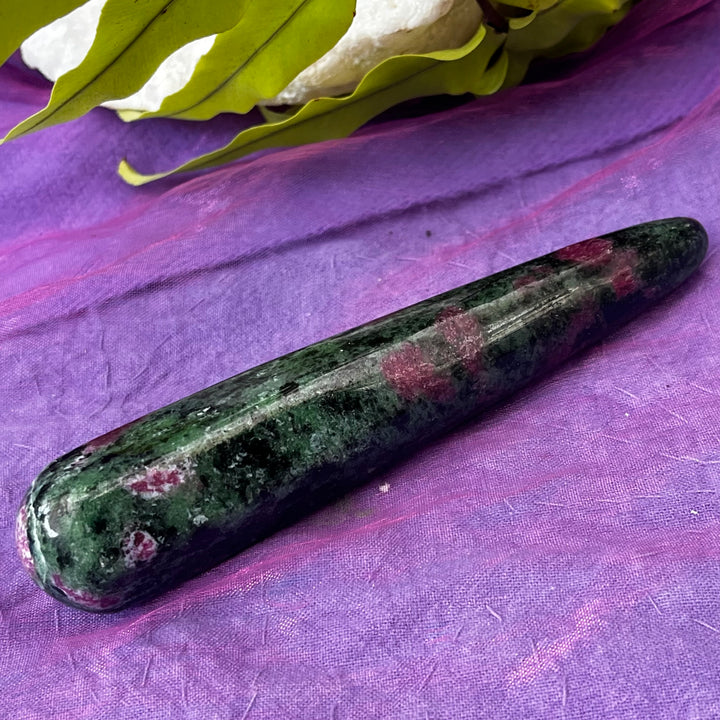 Wand Ruby in Zoisite Tapered 12 cm | Carpe Diem With Remi