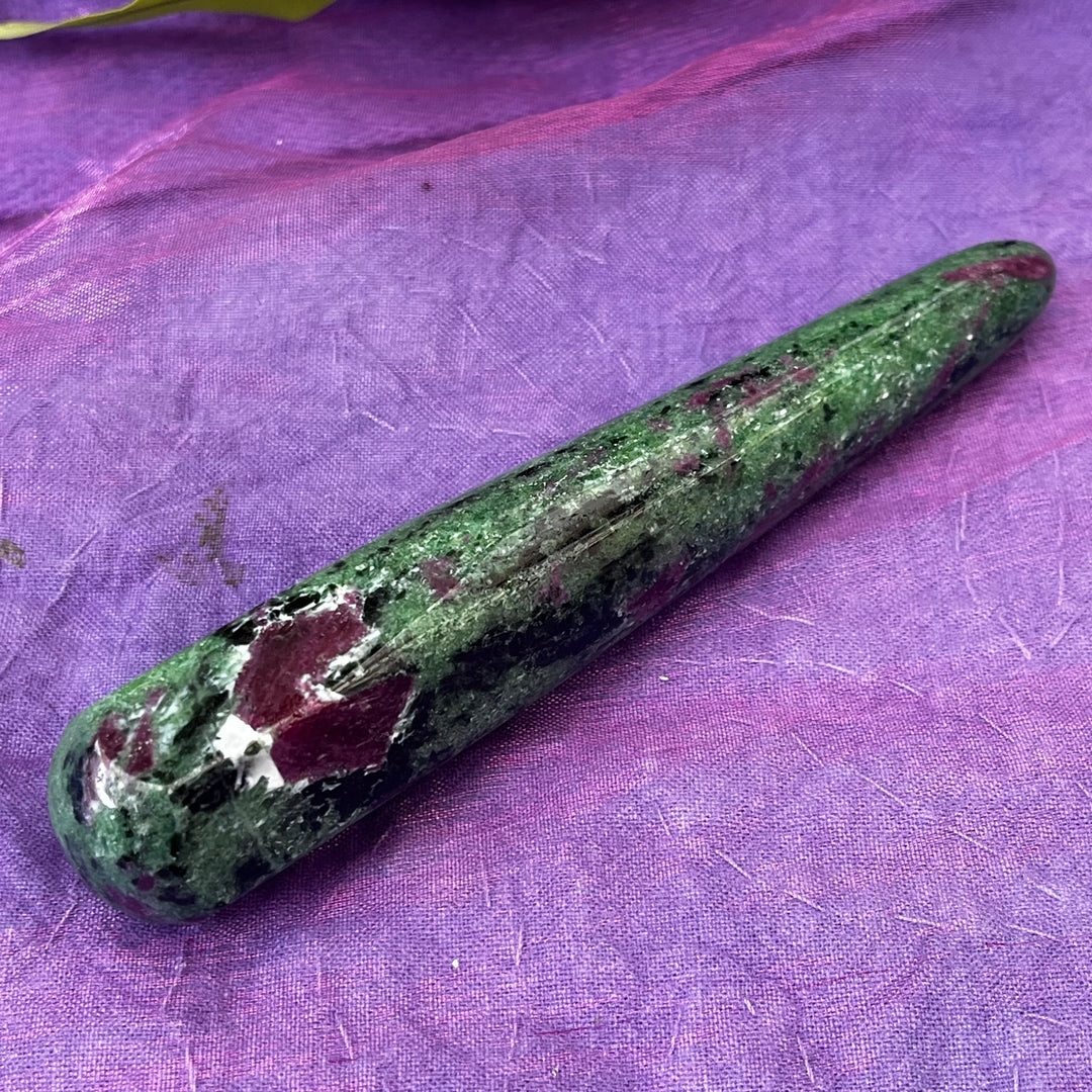 Wand Ruby in Zoisite Tapered 12 cm | Carpe Diem With Remi