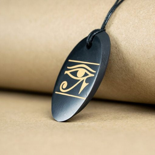 Pendant Shungite Eye of Horus Polished | Carpe Diem with Remi