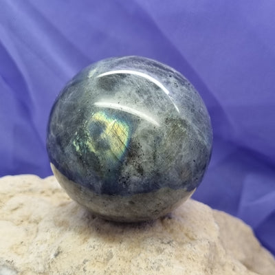 Sphere Labradorite 5 cm | Carpe Diem With Remi