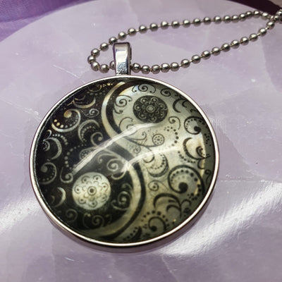 Necklace Yin Yang Glow in the Dark | Carpe Diem with Remi