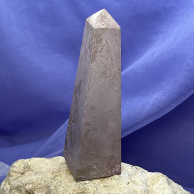 Obelisk Phosphosiderite 9.9 cm | Carpe Diem With Remi