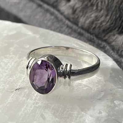 Ring Amethyst Oval Faceted 1 cm | Carpe Diem With Remi