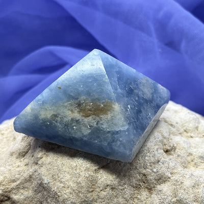 Blue Calcite Pyramid 4.9 cm | Carpe Diem With Remi