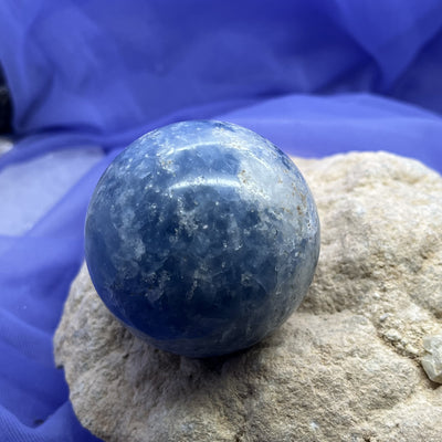 Sphere Blue Calcite 4.6 cm | Carpe Diem With Remi