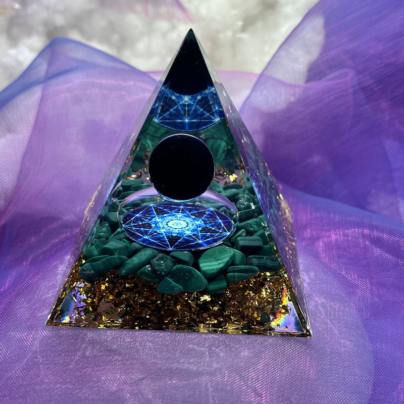 Pyramid Orgonite with Sphere Pentagram 6.0 cm