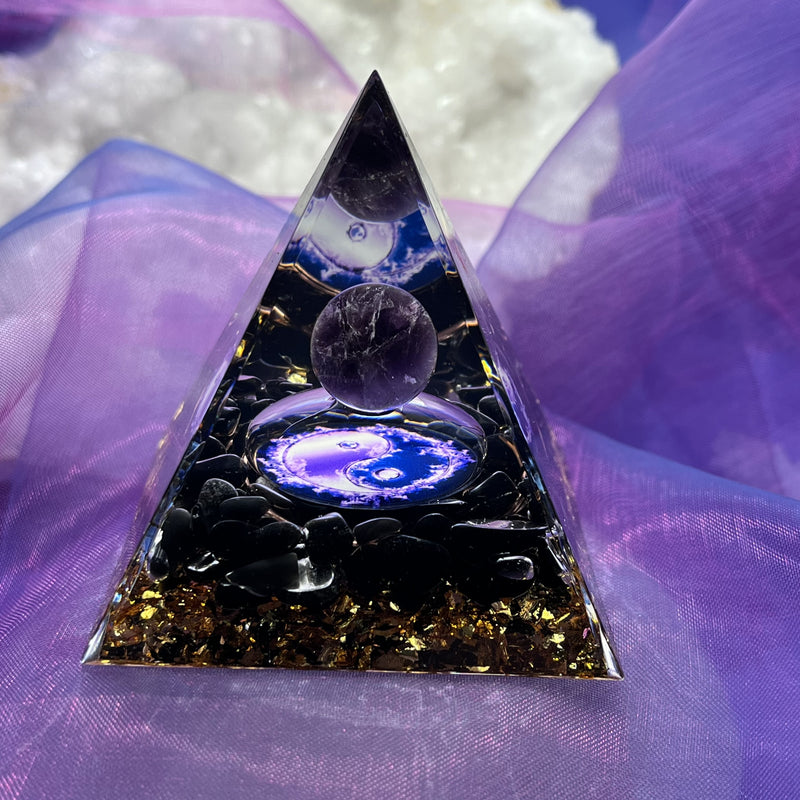 Pyramid Orgonite with Sphere Yin Yang 6.0 cm