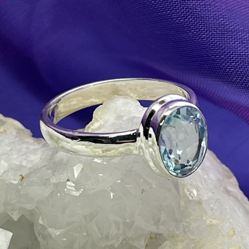 Ring Blue Topaz Oval Faceted 1.1 cm