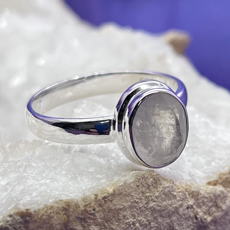 Ring Rainbow Moonstone Oval Faceted 1.0 cm