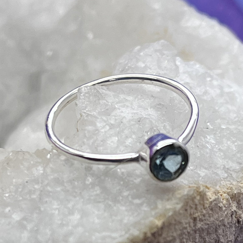 Ring Blue Topaz Round Mini Faceted 0.5 cm