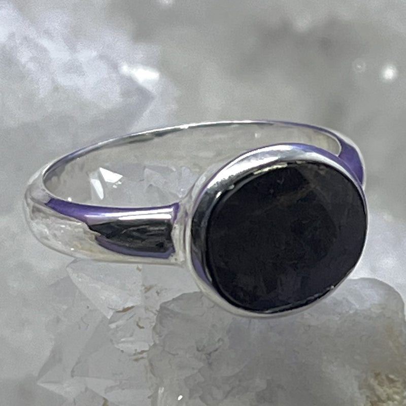 Ring Black Sapphire Oval Faceted 0.9 cm