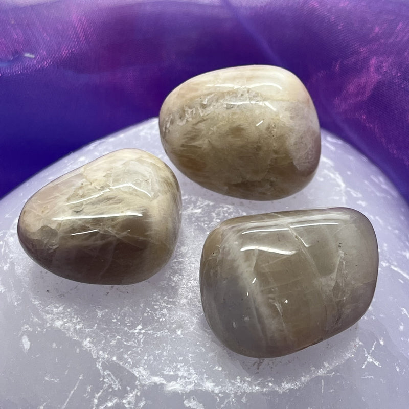 Moonstone Cream Tumble Stone