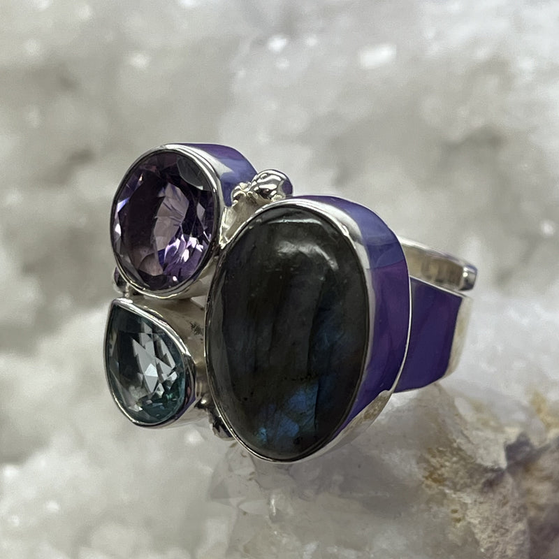 Ring Labradorite, Blue Topaz and Amethyst Faceted