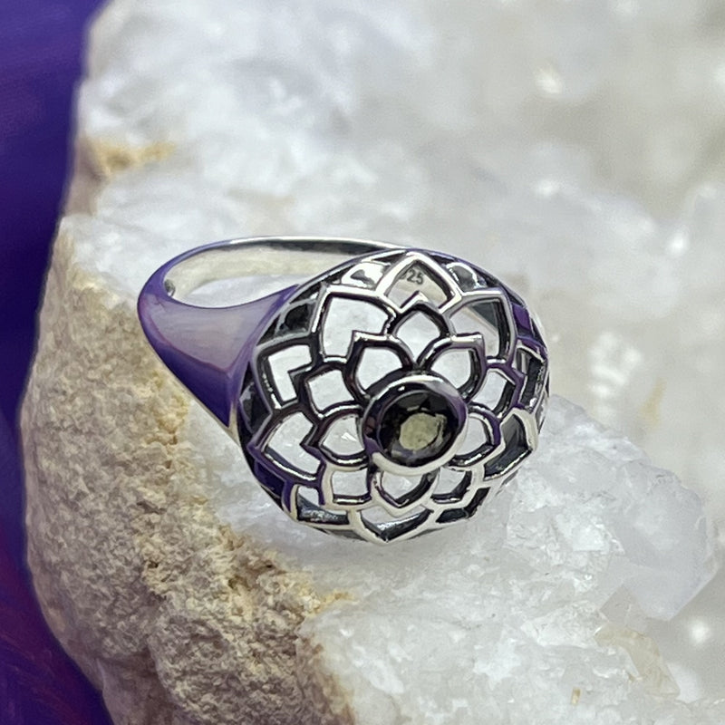 Ring Moldavite Flower Round Facet