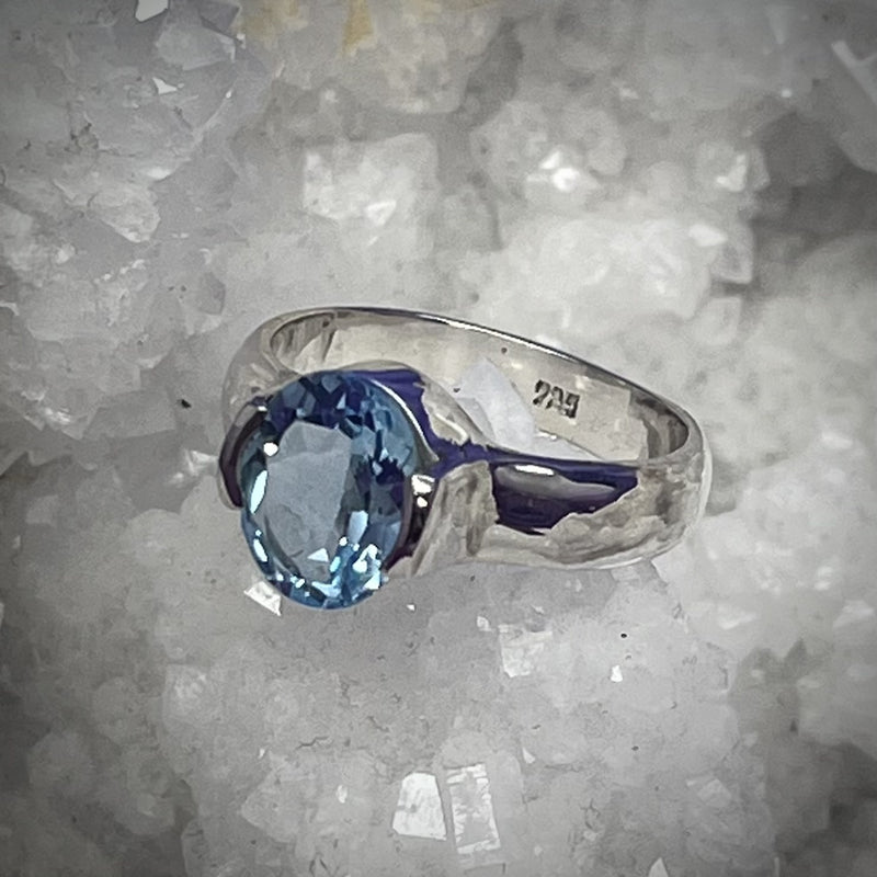 Ring Blue Topaz Faceted Size 8 1.0 cm