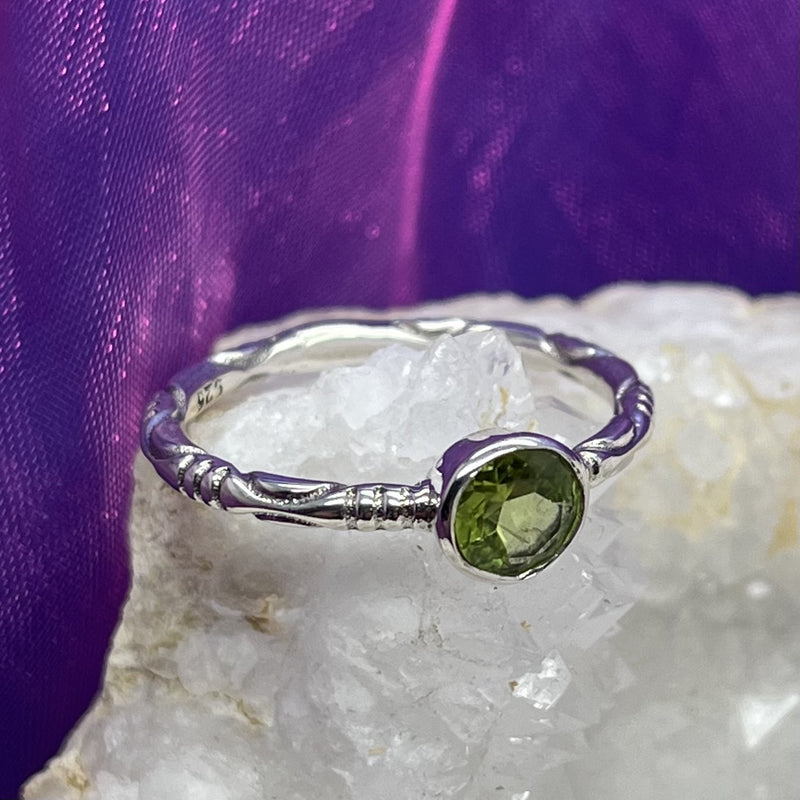 Ring Peridot Round Faceted 0.7 cm