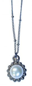 Pendant Pearl Fancy on Chain