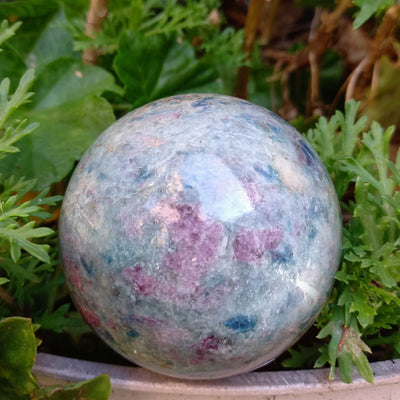 Sphere Ruby Fuchsite 6.1 cm | Carpe Diem With Remi